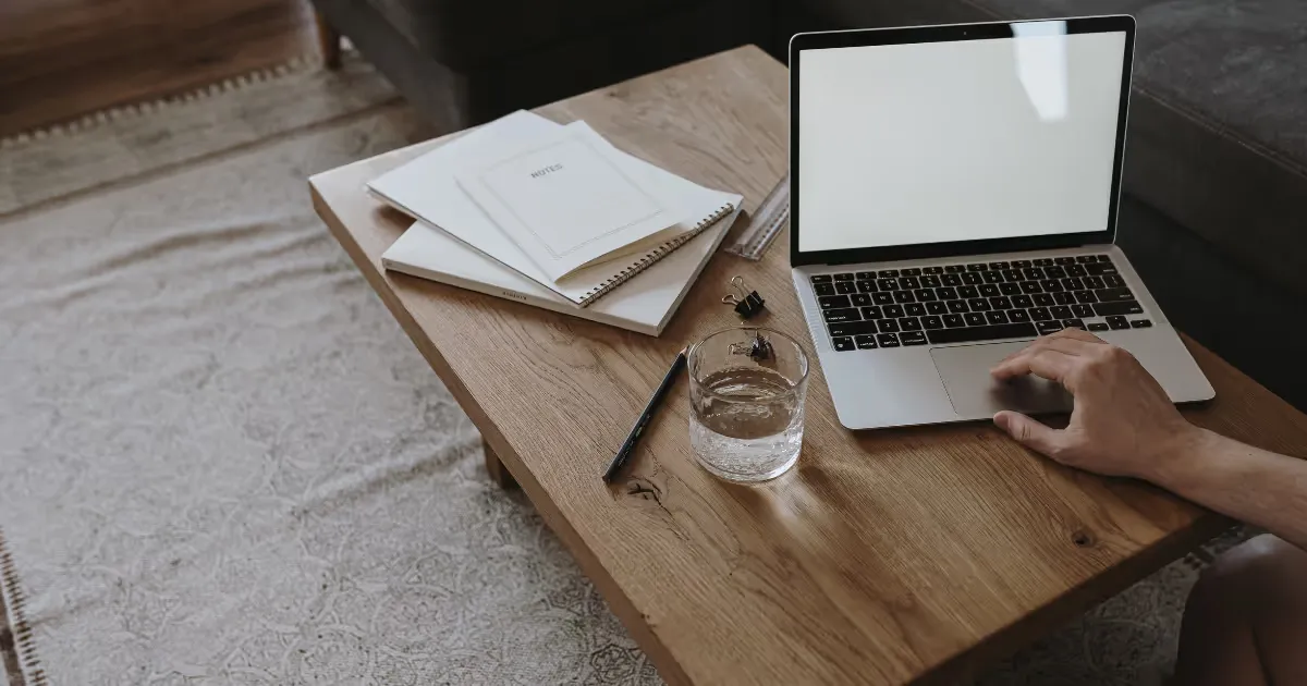 Freelancer creating an Upwork proposal, avoiding common mistakes like generic offers, ignoring job descriptions, and overpromising, to improve chances of landing projects.